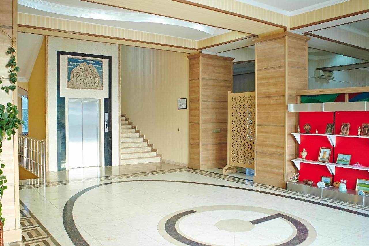 Grand Nakhchivan Hotel Екстериор снимка